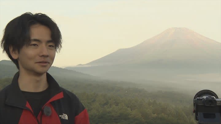 中学生で富士山に魅せられ　18歳でプロの富士山写真家になった男性の想い