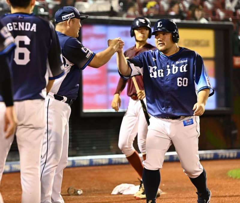 As expected, Seibu returns with 3 RBIs. Takeya Nakamura wins the close game with a single blow. Hirai wins 3rd place, 5 game behind Rakuten in 1th place.