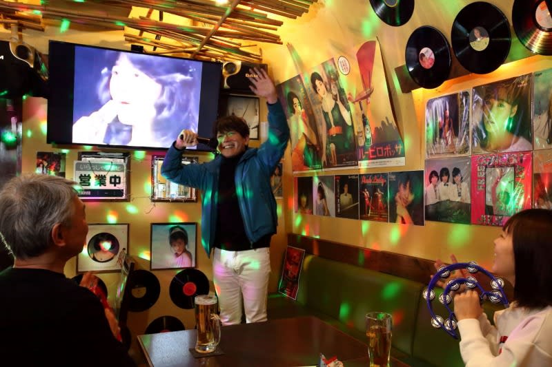 Generation Z college students who were fascinated by Showa Kayo will guide you through the songs and scenes of those days! At "Showa Kayo Izakaya UFO" for a limited time ...