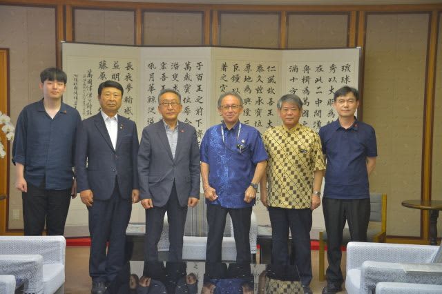 Consensus on deepening peace exchanges Jeju foundation chairman and others exchange views with governor