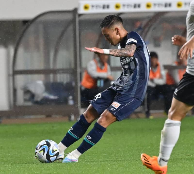 J1 Fukuoka Yosuke Ideguchi's presence in both offense and defense "No matter how good I played football, there was a difference in technique and the way the game was played"