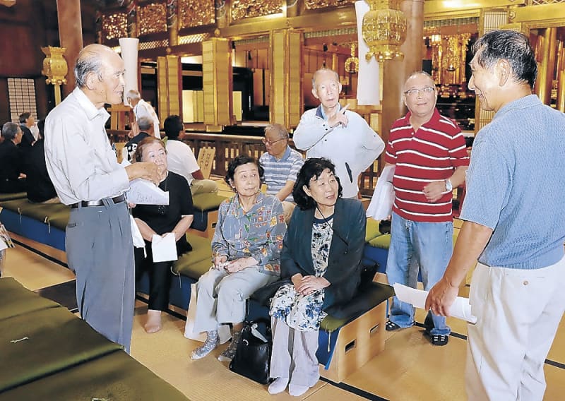 Senryu Tournament in July at National Treasure Shokoji Temple Organized by Senryu Kai, a club for the elderly in Takaoka