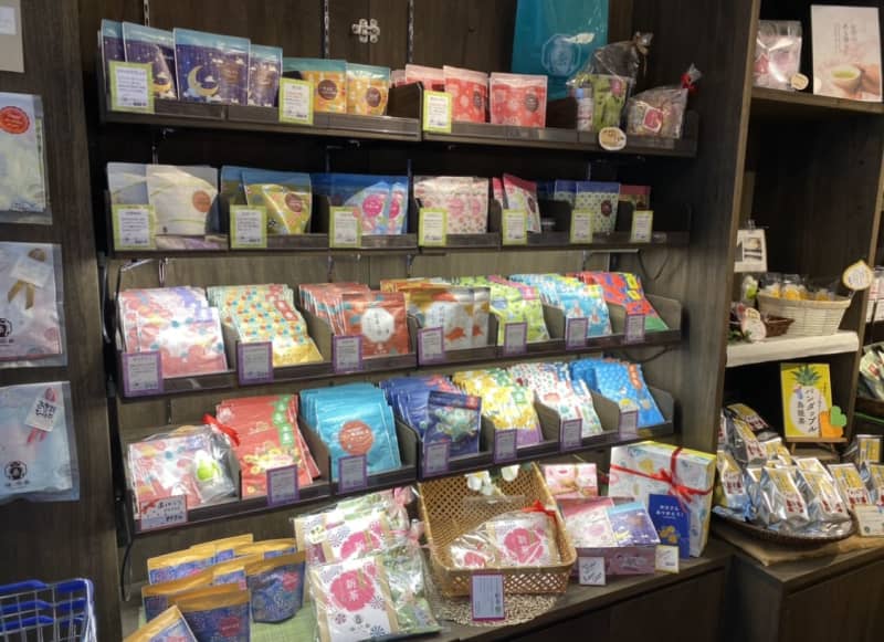 [Kuramae] Cute package perfect for gifts!Tea leaf specialty store "Tsubaki Sozen" Kuramae store