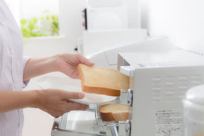 How much electricity does it cost to use the toaster once?Introduce guideline for each dish
