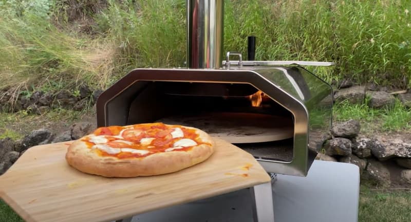 Introducing an easy-to-use pizza oven that allows you to carry and use authentic pizza that puts professionals to shame even when camping