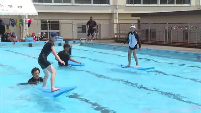 サーフィンが盛んな土地柄生かし小学生が体験　宮崎県