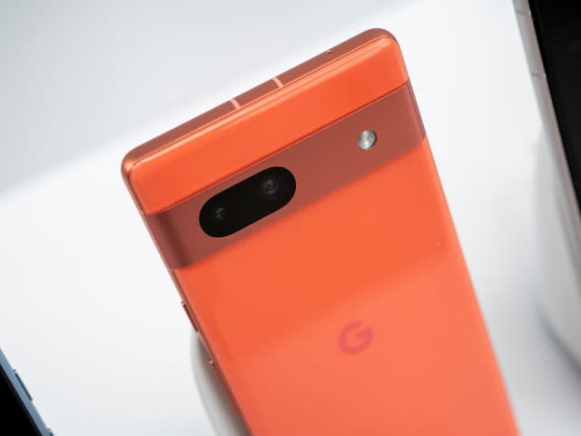 グーグルの次期「Pixel 8」、「デスクトップモード」をついに実現か