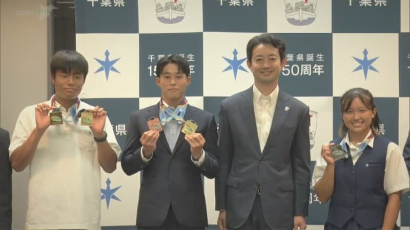 カヌーU２３アジア選手権大会メダリスト３人　知事を表敬