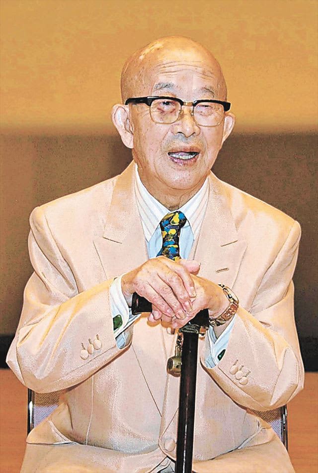 Lyricist Okato Shirio's manga is expected to hold a songwriting contest to nurture children's love for their hometown in Ono Town, Fukushima Prefecture