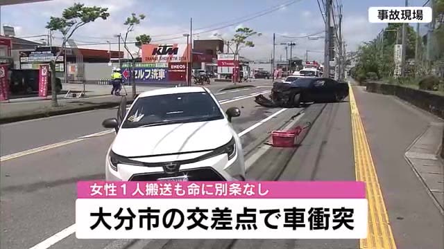 Near an elementary school...A car crashed at an intersection in Oita City