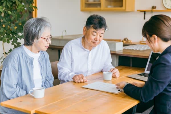 What is being done at the "dementia cafe" that has been attracting attention in recent years? [Disease and physical troubles answered by a good doctor]