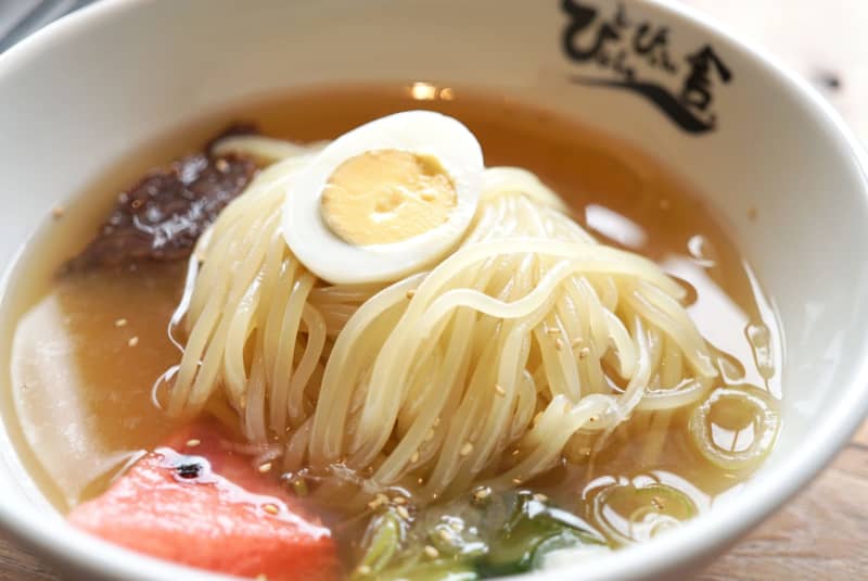 魅惑のツルシコ食感がクセに！東京の人気店で味わう岩手ご当地グルメ「盛岡冷麺」