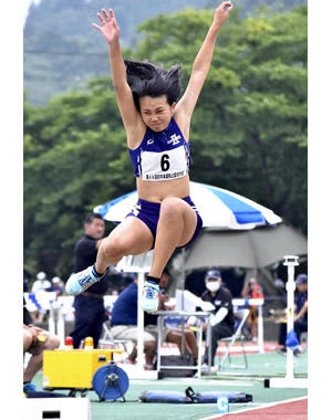 女子共通走り幅、小林夢（本宮二）会心ジャンプV　県中学陸上