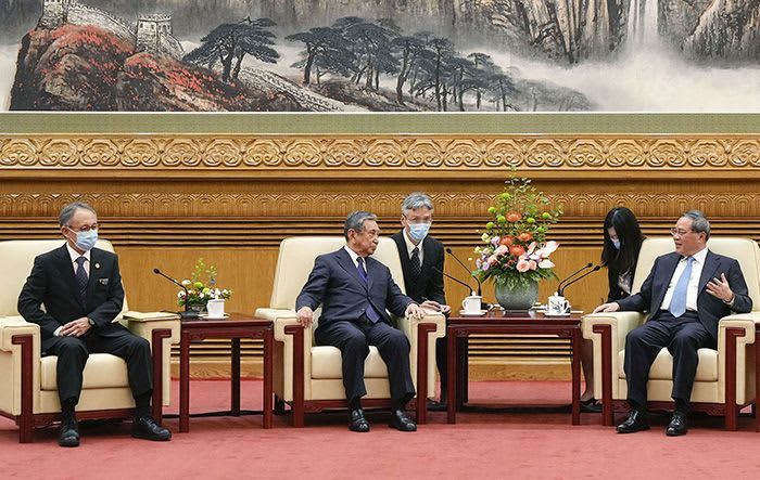 訪中ビザ簡素化を　玉城デニー知事が中国の李首相に要請　李首相｢検討したい｣　北京