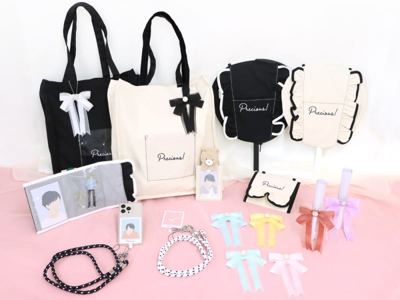 A large collection of "Recommendation Goods" at Shinjuku Mylord!Fan cases with attractive designs, penlight ribbons, trays…