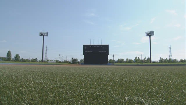 夏の高校野球宮城大会　開会式　６２チームの選手たちが堂々の入場行進