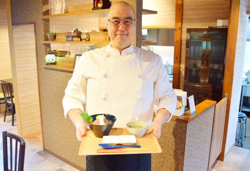 [Yoshihiro Hayakawa (Hayagame Shokudo/Owner)] Roast beef rice bowl has become a classic Niigata gourmet dish