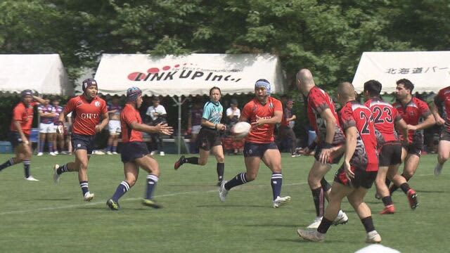 Top-level teams from Japan and abroad fight hard to win the 7-a-side rugby tournament in Sapporo