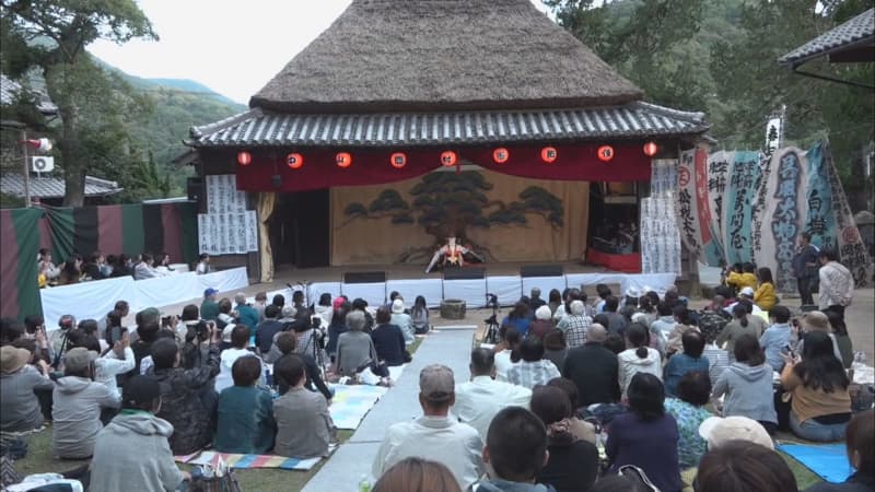 Shodoshima Rural Kabuki Stage "Nakayama Stage" Refurbishment due to aging Kurafan also Kagawa