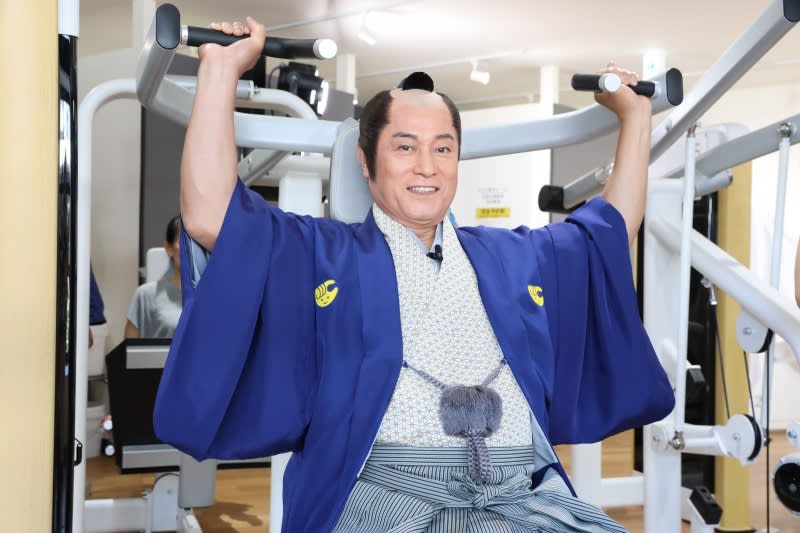 Ken Matsudaira, muscle training in the form of a lord is noisy!A smile on the exclusive "Hakuba Cross Bike"