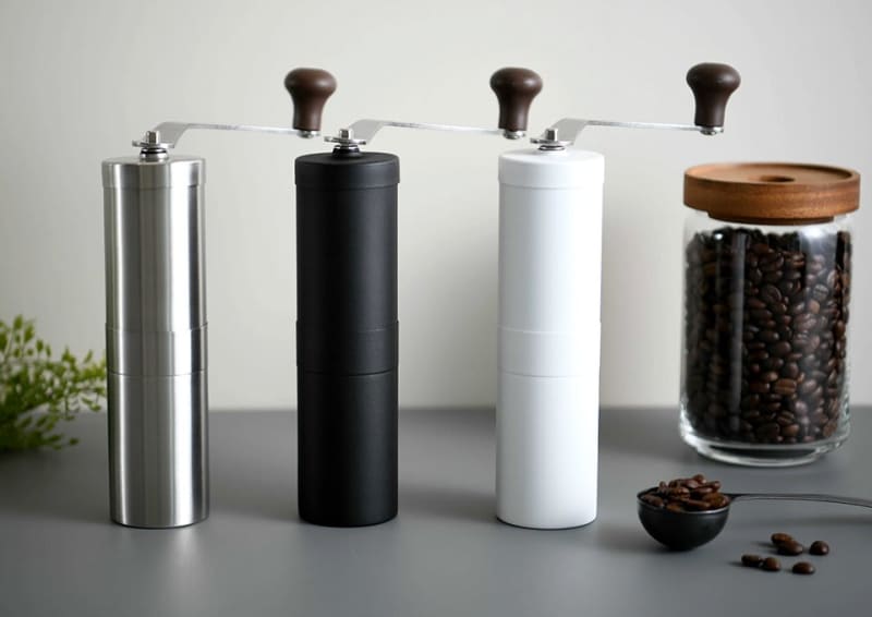 ``Coffee mill'' that you want to use outdoors Uses a blade that efficiently grinds beans Yakusel launches chic texture