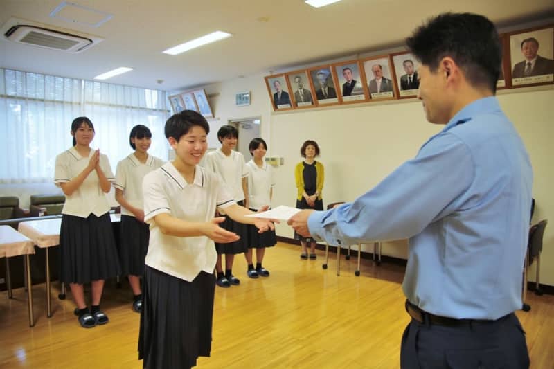 Cyber ​​Security Volunteer Isahaya Commercial High School commissioned by Nagasaki Prefectural Police to teach elementary and junior high school students