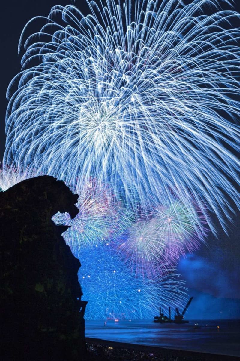 Too powerful! A 300-year-old fireworks festival x world heritage collaboration is overwhelmingly cool