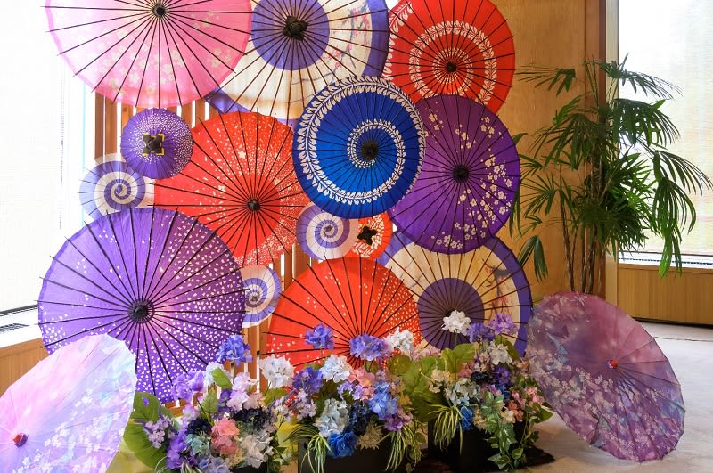 伊香保温泉の旅館「福一」で「いろどり和傘まつり」実施　8月末まで館内に和傘展示、浴衣・和傘の貸…