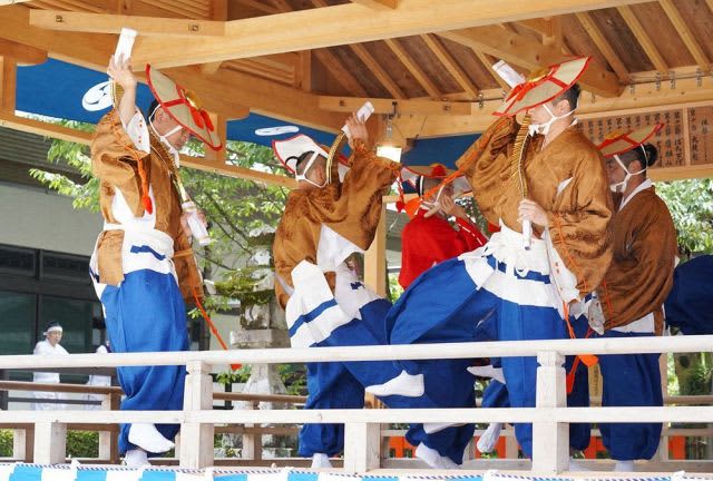 Dedication of dengaku, a national cultural property Fan Festival at Kumano Nachi Taisha