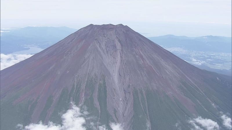 ``My legs are cramping due to fatigue.'' Rescue request from Mt. Fuji Shimoyama police
