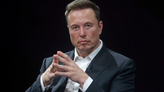 Elon Musk says Twitter has lost half its advert…