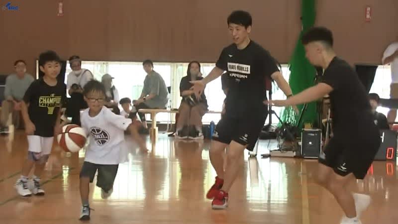 Professional athletes directly coach Children practice basketball Sports festival in Oshu City, Iwate