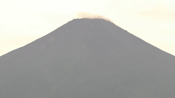 富士山の山梨県側の登山道　男性が意識を失い死亡　死者はこの夏2人目