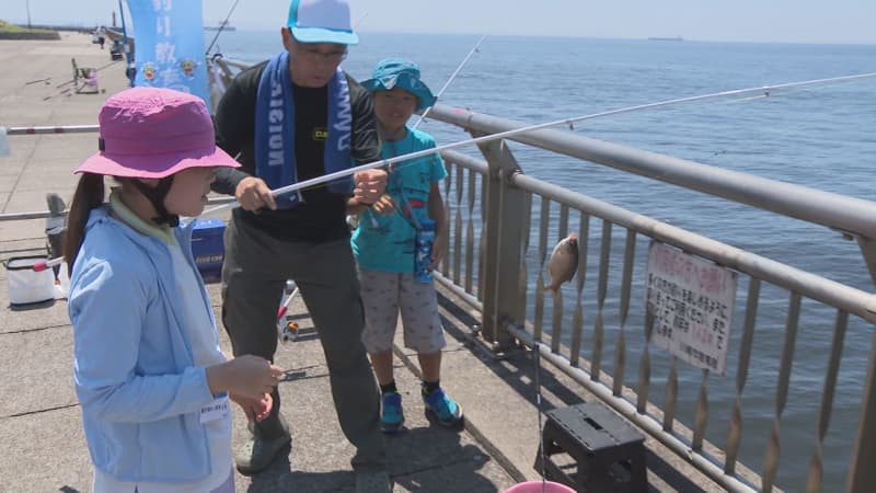 Fishing experience for parents and children on "Marine Day" Kawasaki City Higashi-Ogishima Nishi Park