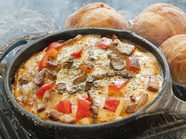 夏キャンプに最適！スキレット・ダッチオーブンで作る感動のキャンプ飯