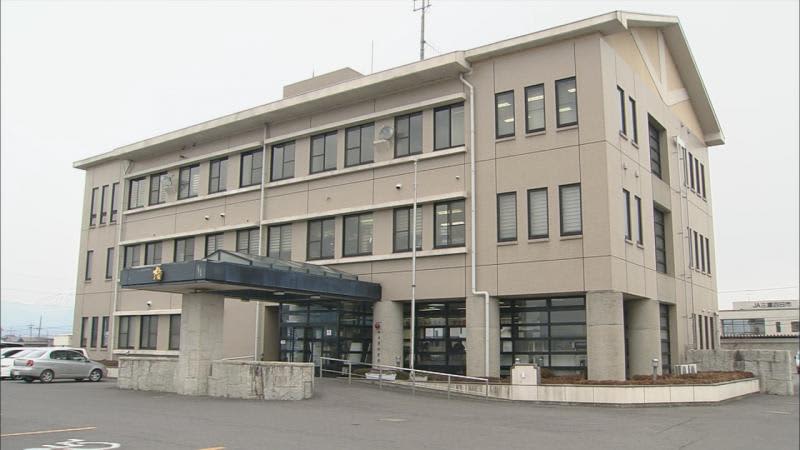A man who climbed Mt. Gozaisho on a one-day trip by himself may not be able to return home until the next day.