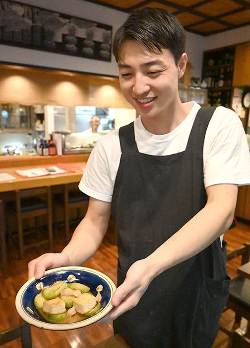 大阪出身・小長麗史さん、琉球料理の修業に熱　「味伝え沖縄に恩返しを」　保存会理事も期待