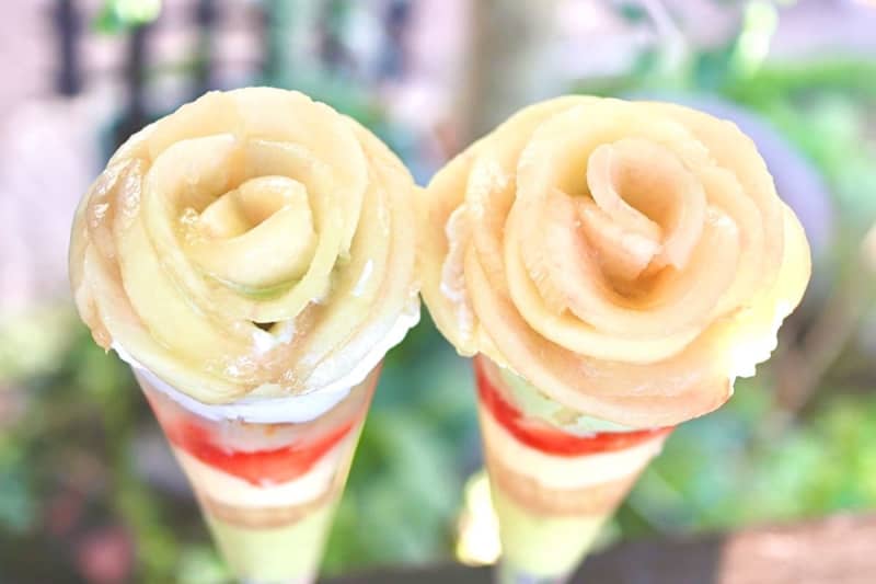 【奈良】丸ごと桃を使った映えパフェ＆ブリュレケーキが人気カフェに登場