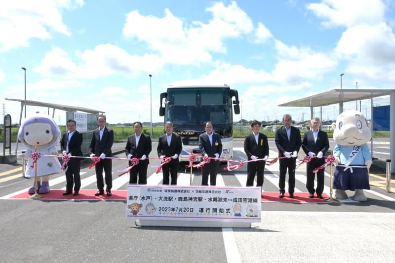 Demonstration operation of express bus begins Mito/Chikusei-Narita Airport 3 companies in Ibaraki Prefecture to promote tourism