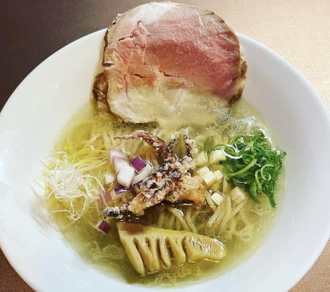 [Osaka Tenma] Ramen and pho with soup based on local chicken "Amakusa Daio"
