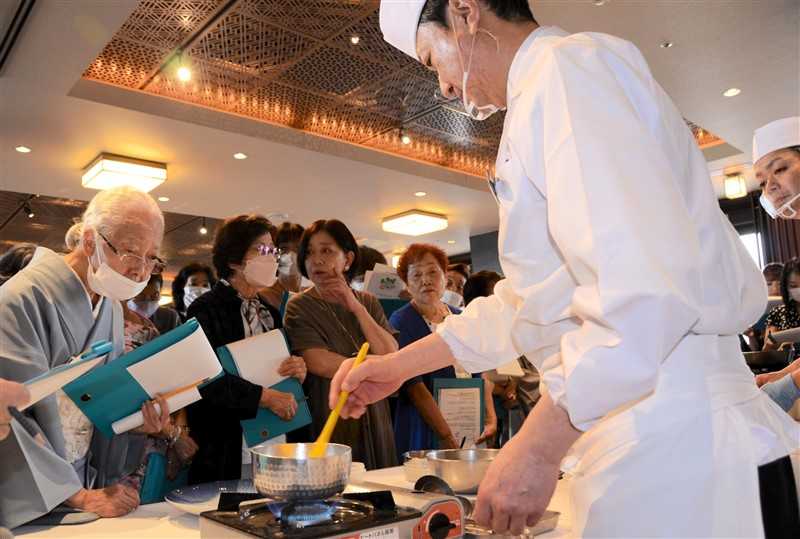 ホテルの味、学んで40年　熊本キャッスル「グルメ教室」終了　厨房で料理実演、8千人受講