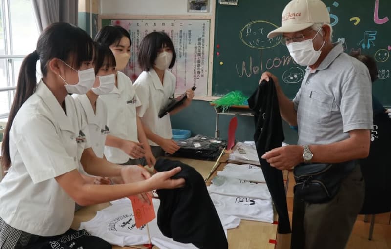 Sasebo Municipal Fukuishi Middle School will hold a sales event for T-shirts made by students!New initiative to learn communication skills