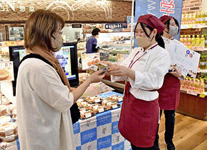 "Meat-wrapped rice ball" sale Invented by Fukushima Gakuin junior college students, satisfaction even with reduced salt