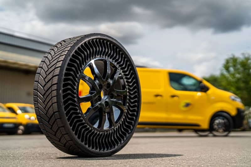 Michelin The world's only mail vehicle that runs on public roads with airless tires.Accelerate commercialization