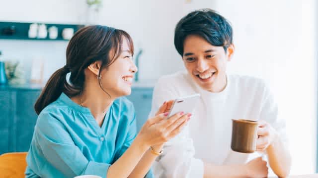 What are the average annual income, savings, and living expenses of couples in their 20s living in Tokyo? [2023 version]