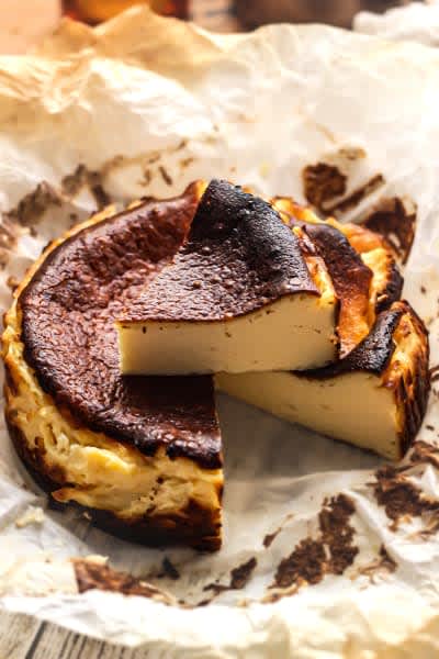 No fresh cream used!Easy in one bowl!Basque cheesecake!