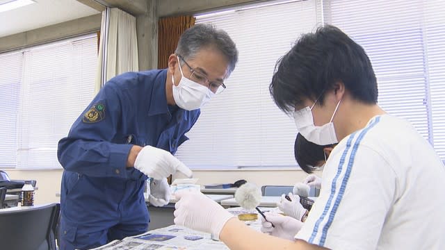 A hands-on event that conveys the charm of the police to high school students Experience forensic work and trying on uniforms Takamatsu City