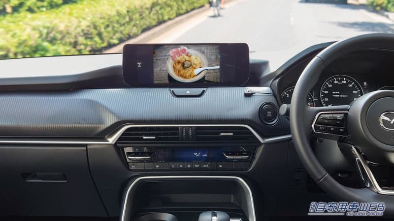 [Convenient to have after all!] Make the most of the display of your car navigation system, and you can see even smartphone videos on a large screen.