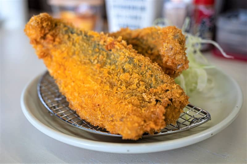 孤独のグルメに登場！千葉・内房の長時間並んでも食べたい特大サイズのアジフライ