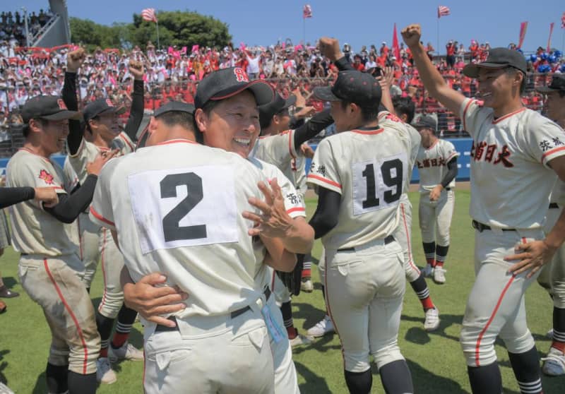 Coach Kosuge of Tsuchiura Nihon University who won the National High School Baseball Ibaraki Tournament takes over Kiuchi Baseball